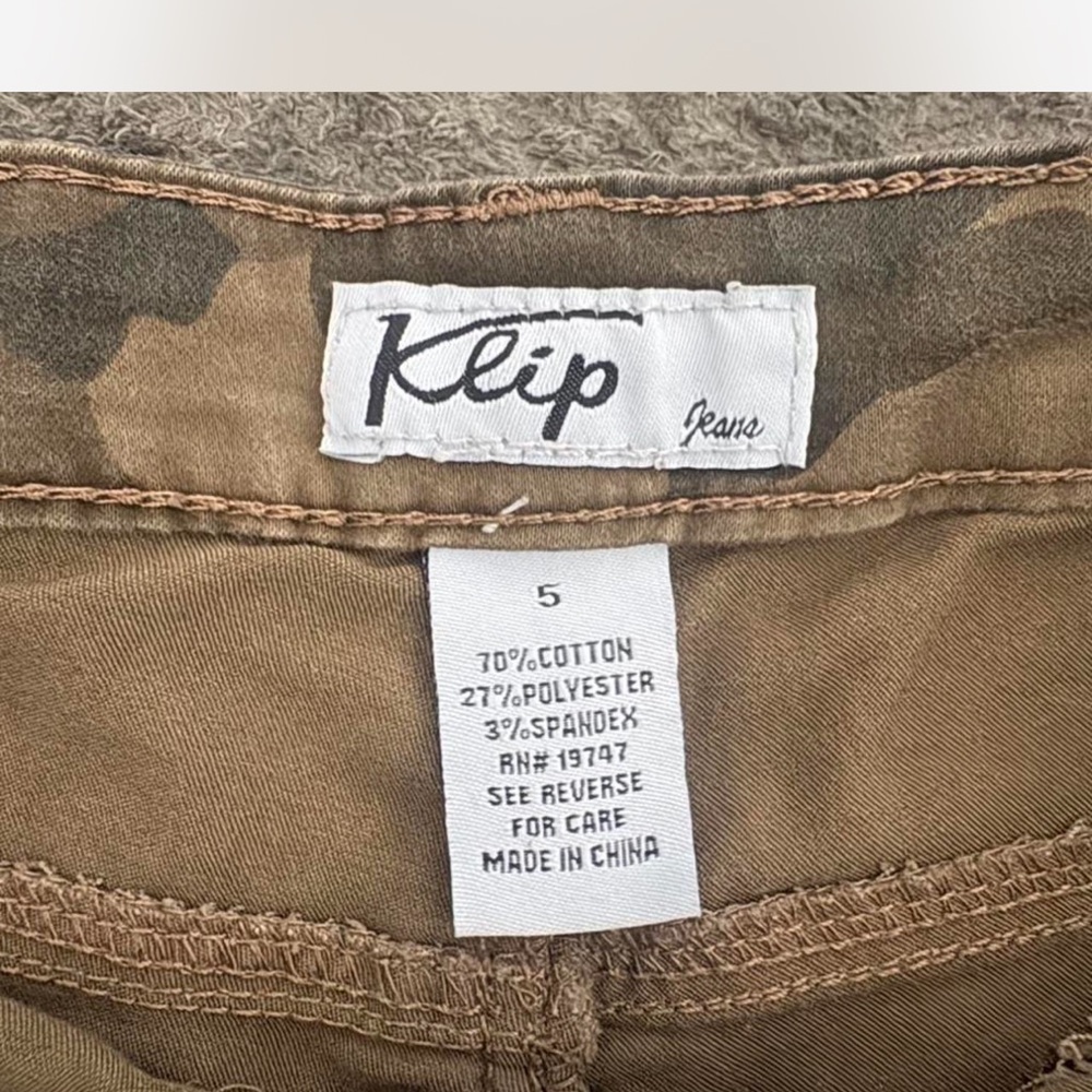 Vintage Camouflage High-Waisted Women Shorts - Picture 4 of 4